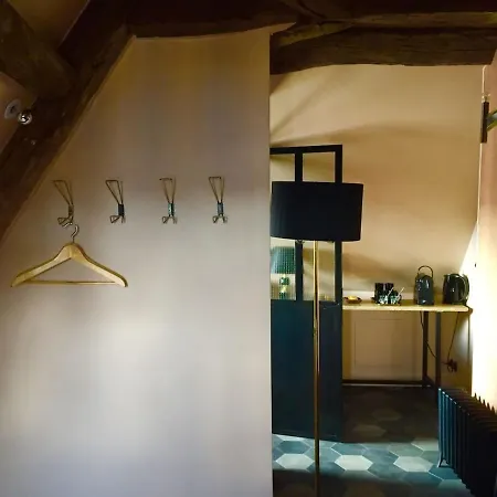 Pink Nest On The 7th Floor By Stairs * Parigi